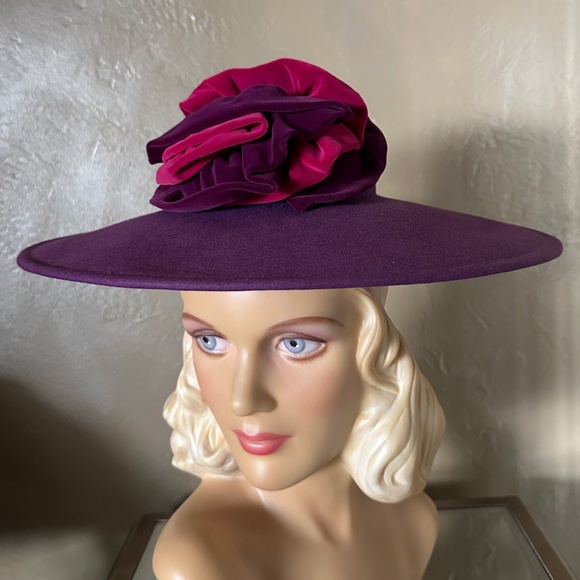 DESIGNER 1940s\' PURPLE FELT WIDE BRIM HAT -  PURPLE/FUCHSIA DRAPED VELVETY TRIM main image 4